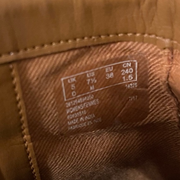 Clarks Tan Leather Ankle Boots - Picture 4 of 8